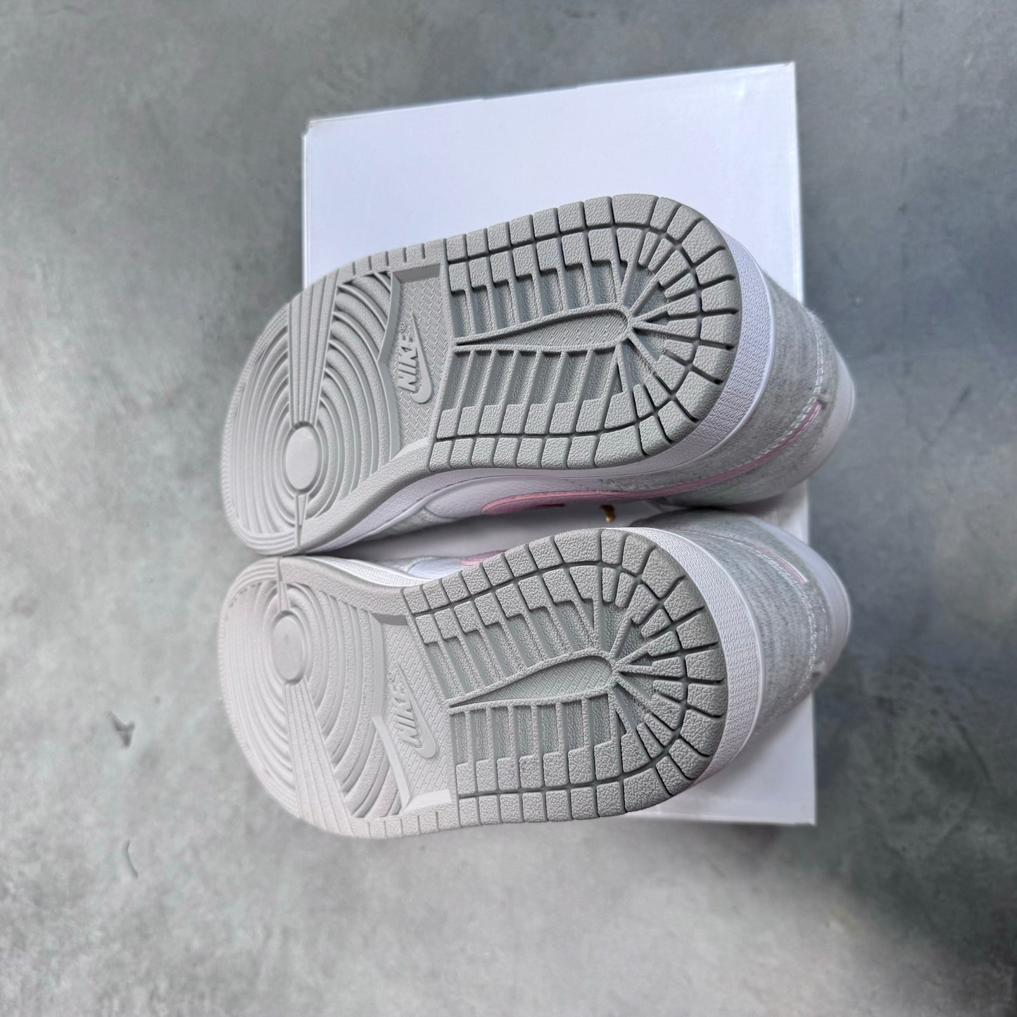 DISPLAY - Nike Womens Air Jordan 1 Mid SE Sneakers - 'White Light Iron Ore'