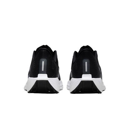 Pegasus Plus Men's :Black | White