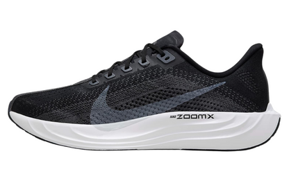 Pegasus Plus Men's :Black | White
