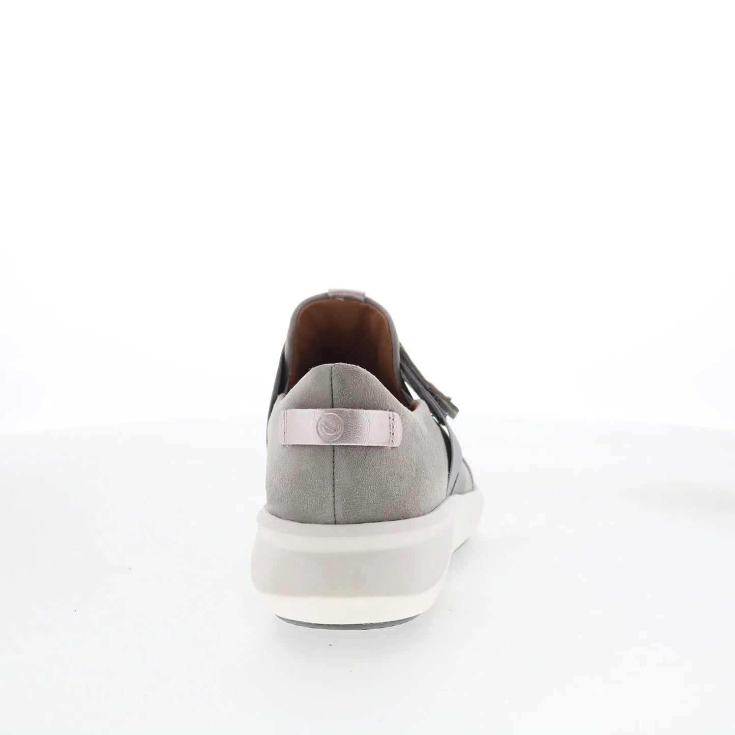 Clarks Un Rio Strap 26162414 Womens Gray Leather Lifestyle Sneakers Shoes